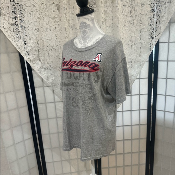 Official University of Arizona Wildcats Short Sleeve T-Shirt Size M Gray GUC - Picture 4 of 12